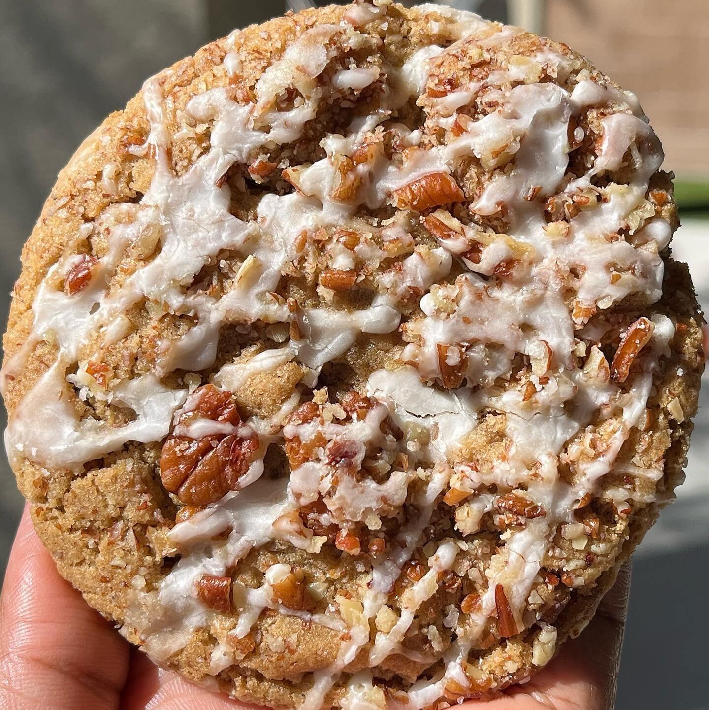 Our Southern Butter Pecan Cookie is back!!!
💙Rich Maple Flavors
💙Chopped Pecans
💙Vanilla and Cinnamon Icing Drizzle
🔗www.jackscookiejarco.com
#pecans #mapleflavors #cookies #cookiesofinstagram #lasvegas #lasvegascookies #pecancookies #lasvegas