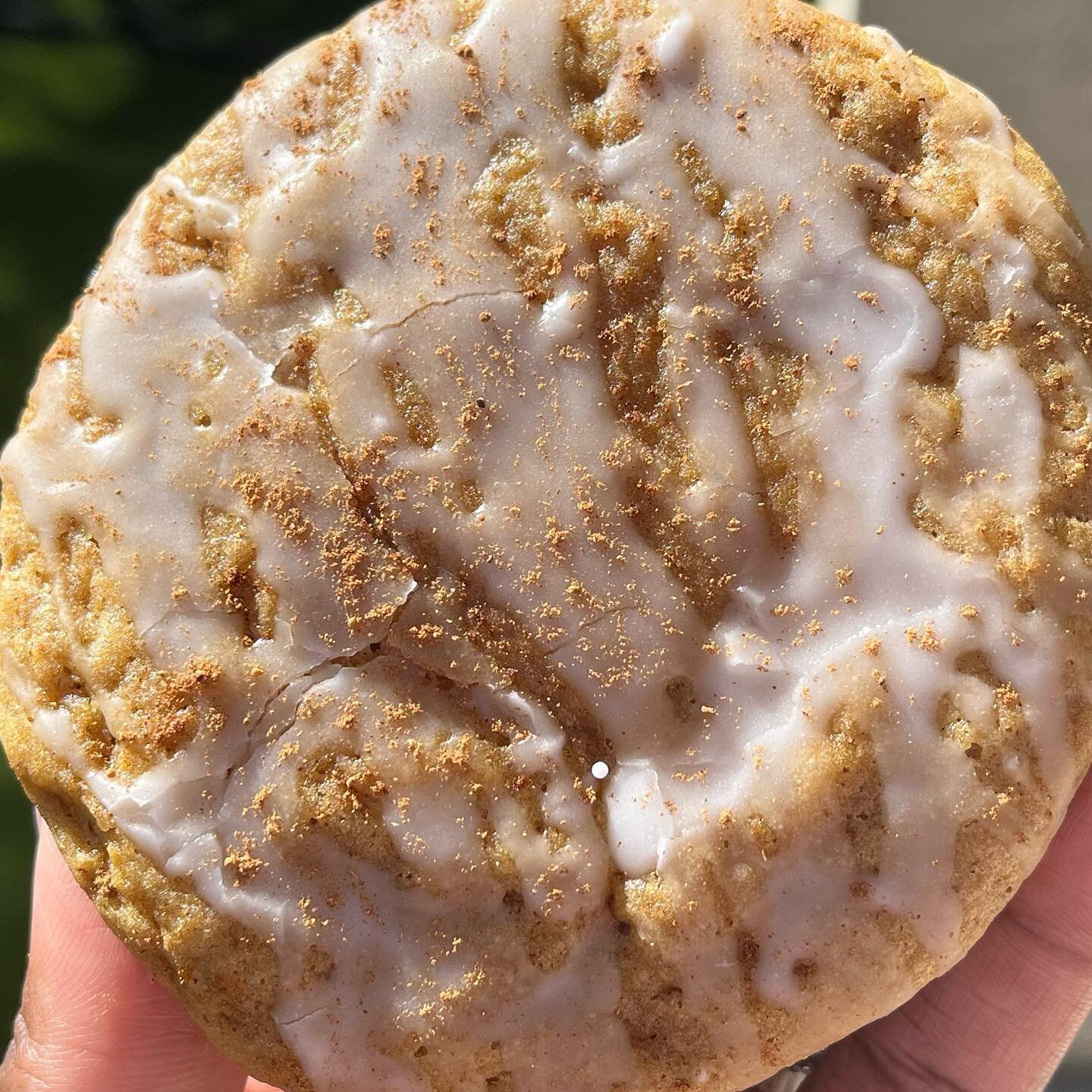 Pumpkin Spice and everything nice🎃
This cookie is the perfect fall cookie to go with your hot coffee or tea. It&rsquo;s made with:
💙Real pumpkin pur&eacute;e 
💙Hints of cinnamon, nutmeg, ginger, and clove
💙Topped with vanilla icing and a dash of